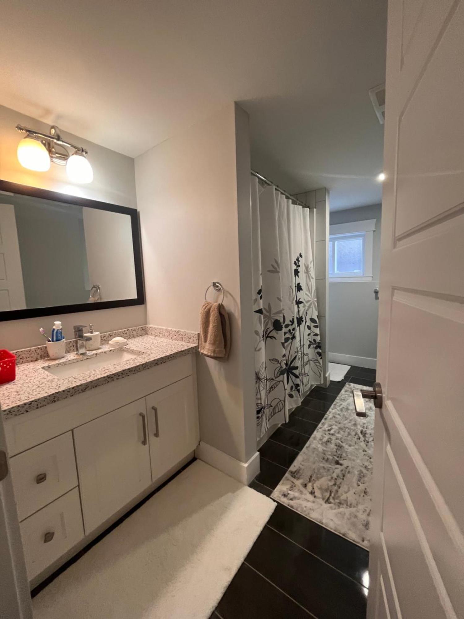 2 Bedroom Suite With Full Kitchen Revelstoke Zewnętrze zdjęcie
