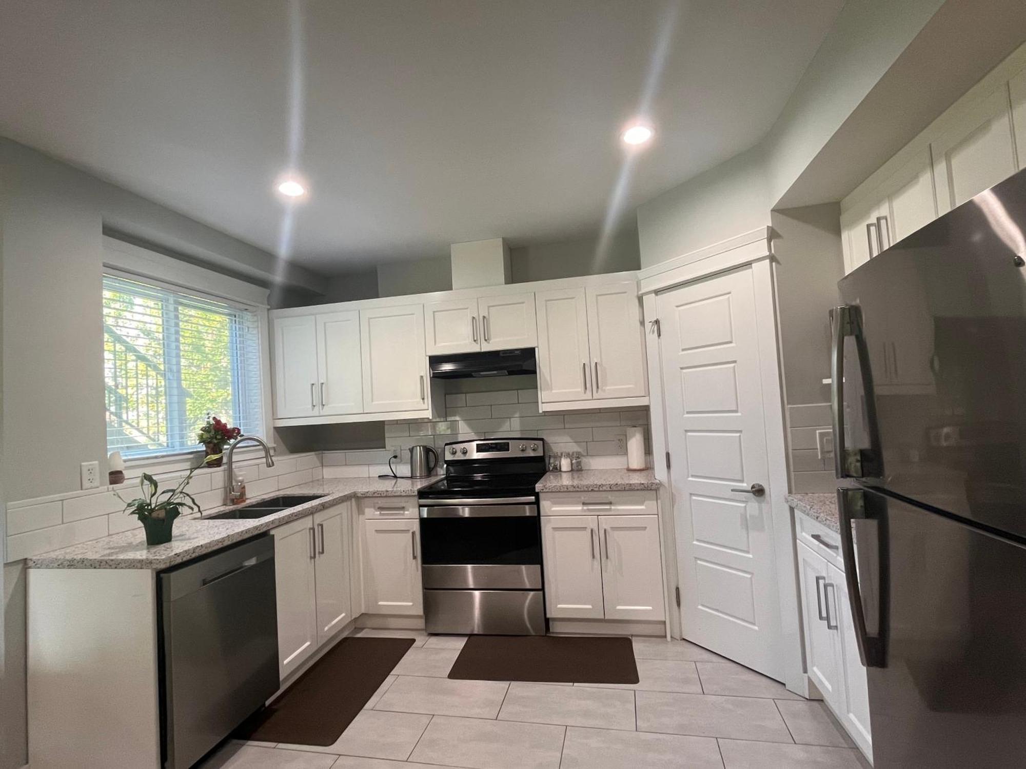 2 Bedroom Suite With Full Kitchen Revelstoke Zewnętrze zdjęcie