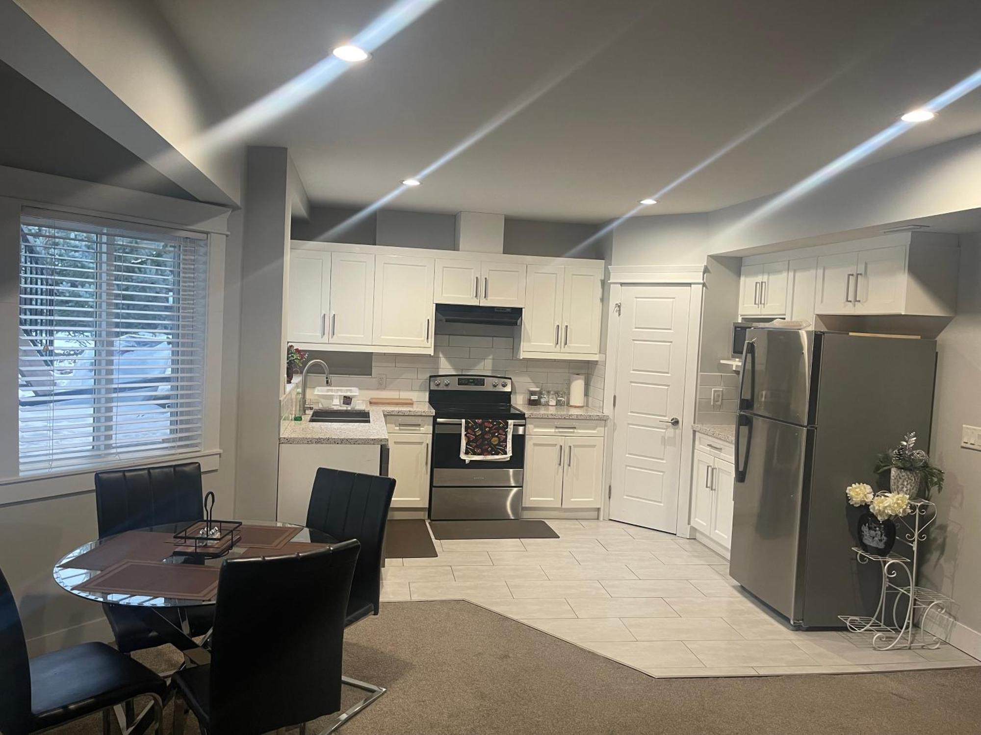 2 Bedroom Suite With Full Kitchen Revelstoke Zewnętrze zdjęcie